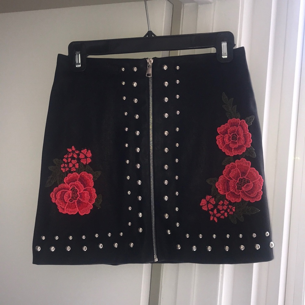Black roses studded skirt